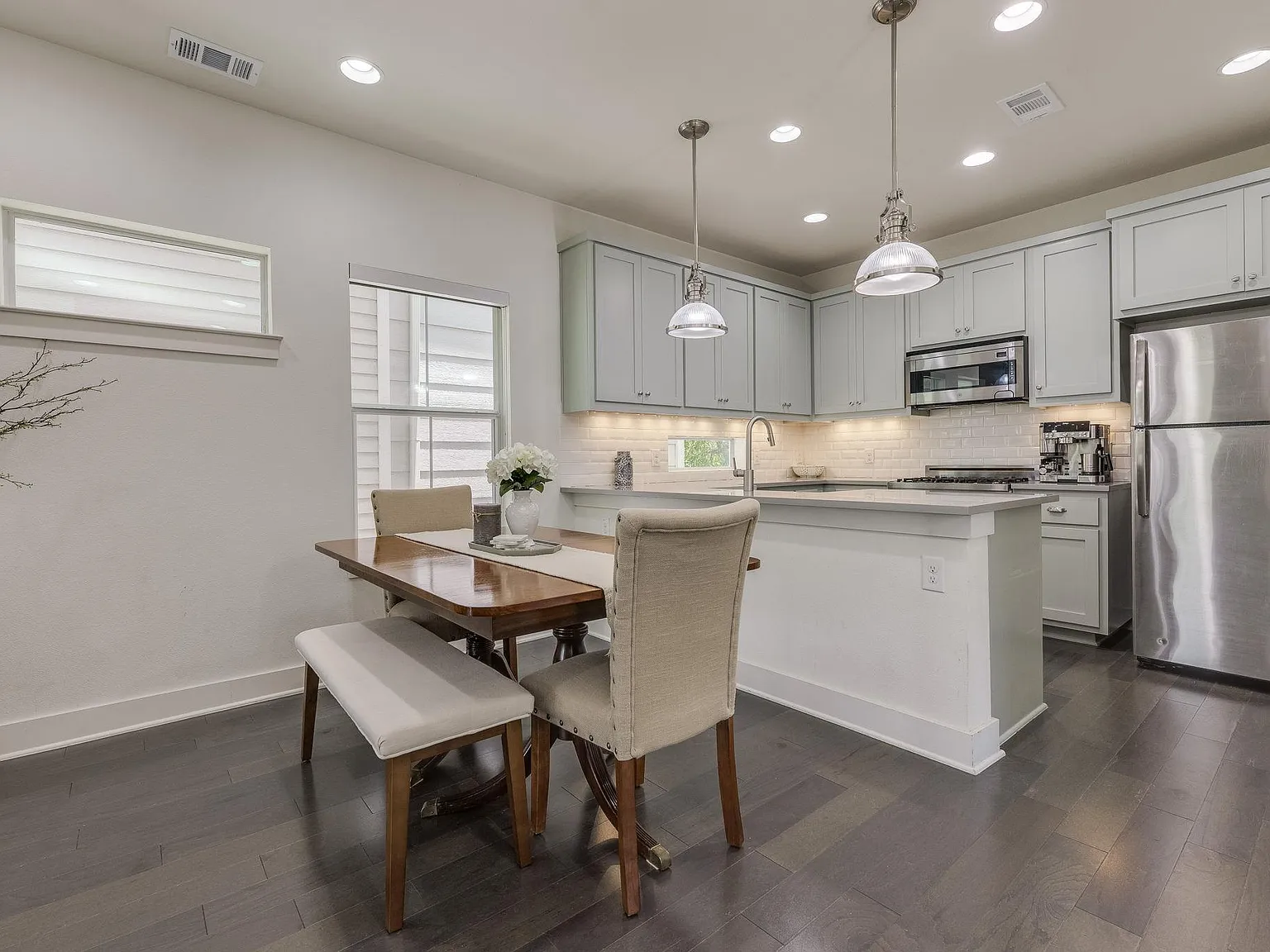 3 bed, 2.5 bath, 1656 sqft, $2,850 — Photo 3