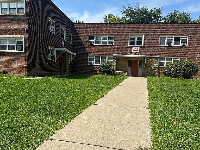 293 N Clinton St #E — Photo 6