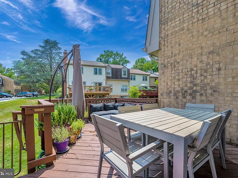 6402 Montrose Rd — Photo 37