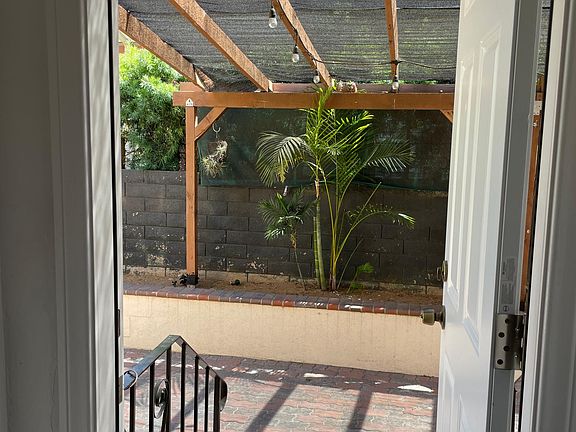 4th image of 3579 California Ave