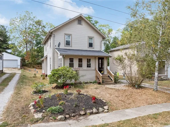 38 Walnut Ct, Mogadore, OH 44260