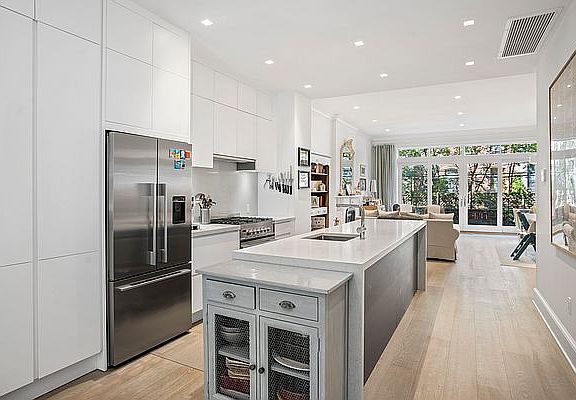 4th image of 567 10th St Floor 1