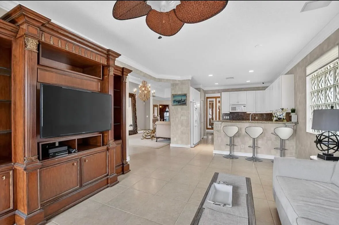 4 bed, 2871 sqft, $6,500 — Photo 3
