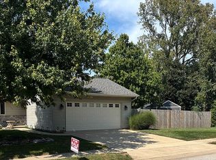 1115 Community Dr, Springfield, IL 62703