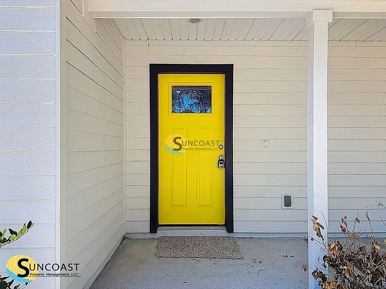 3902 Laurie St — Photo 2