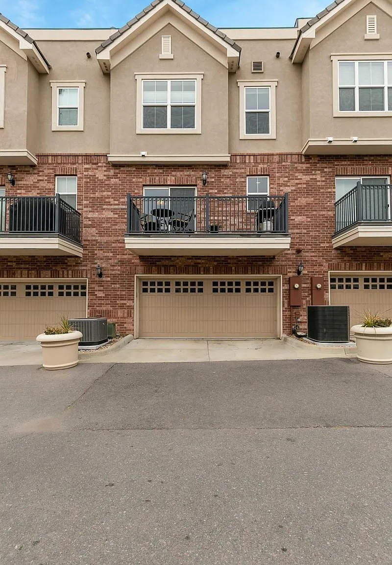 4 bed, 2108 sqft, $3,700 — Photo 2
