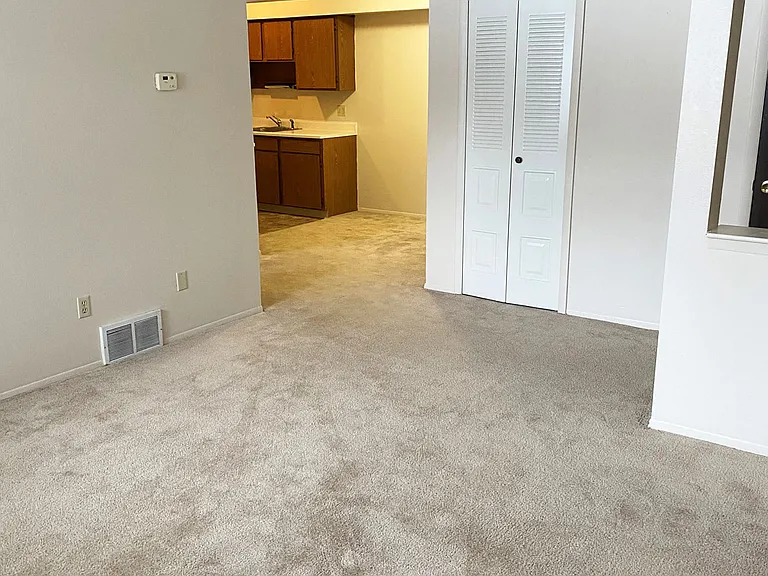 West Wind Apartments — Photo 73