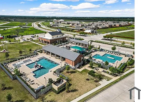 5 bed, 3200 sqft, $3,800 — Photo 3