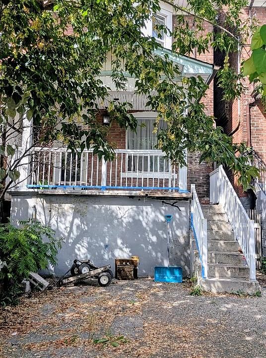1st image of 160 Rosemount Ave