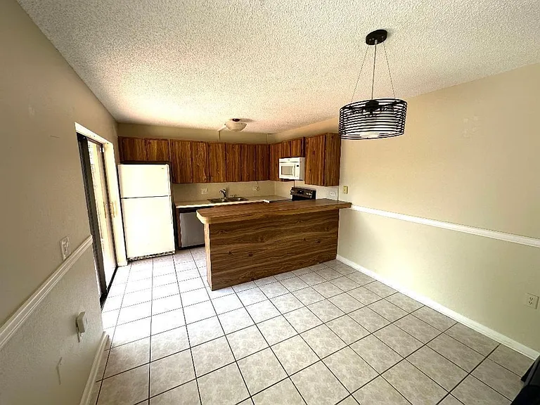 1006 10th Ln — Photo 4