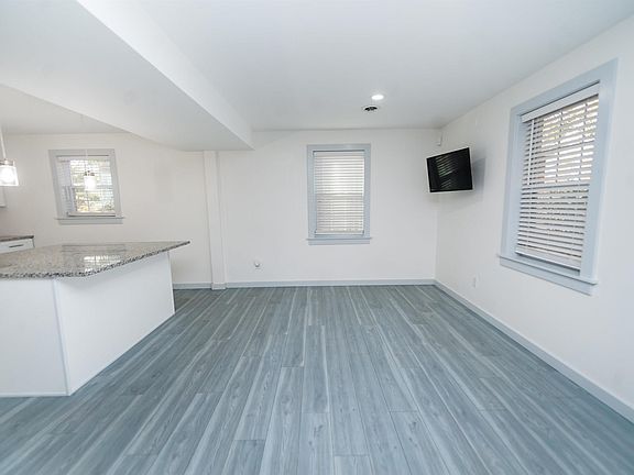 5th image of 1016 Melody Ln
