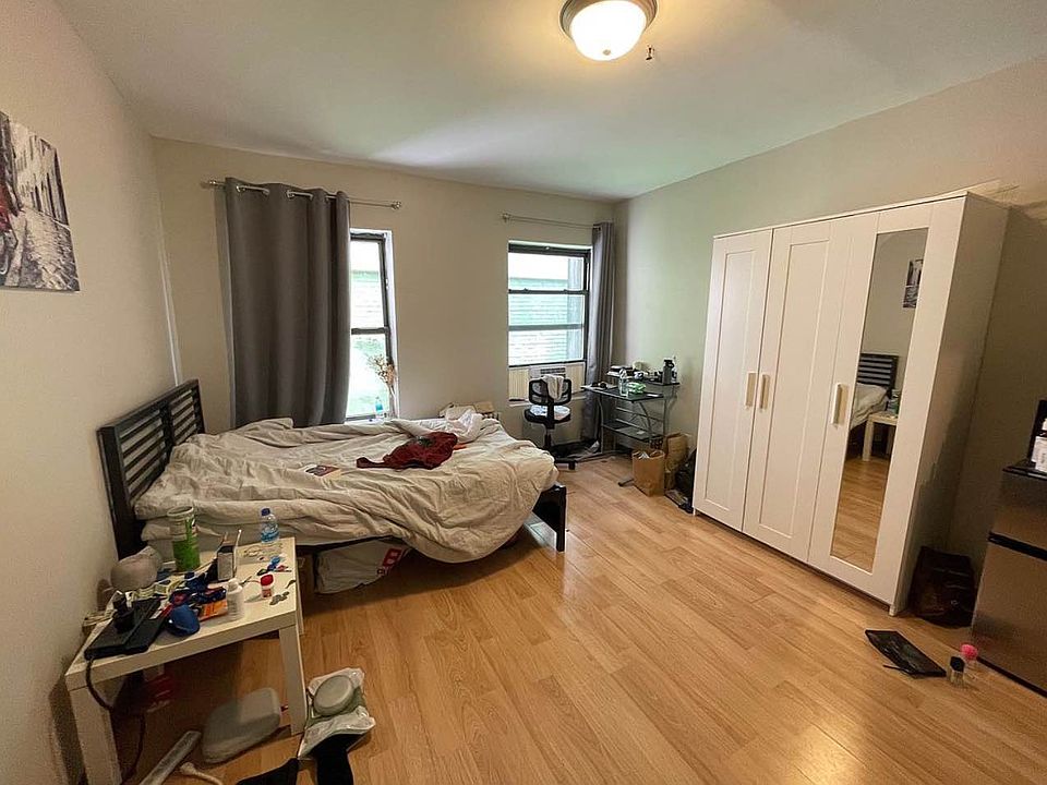 2nd image of 307 E 14th St #401