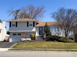 1525 Pea Pond Rd, Bellmore, NY 11710