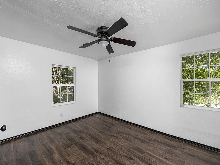 1905 NW Baldwin Ave — Photo 28