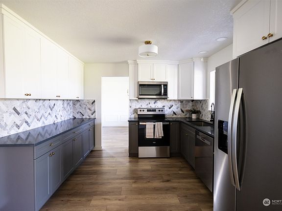 2nd image of 729 S Dahlia Drive