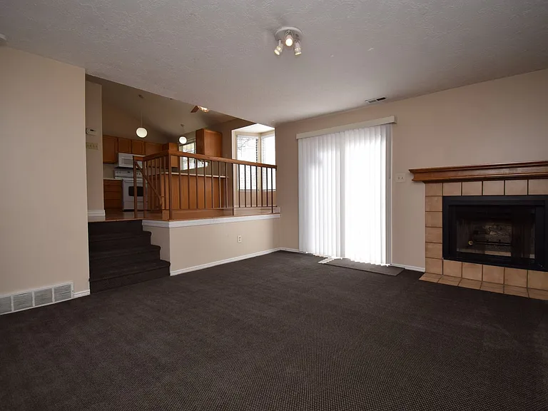 1623 W Crystal Ridge Dr — Photo 2