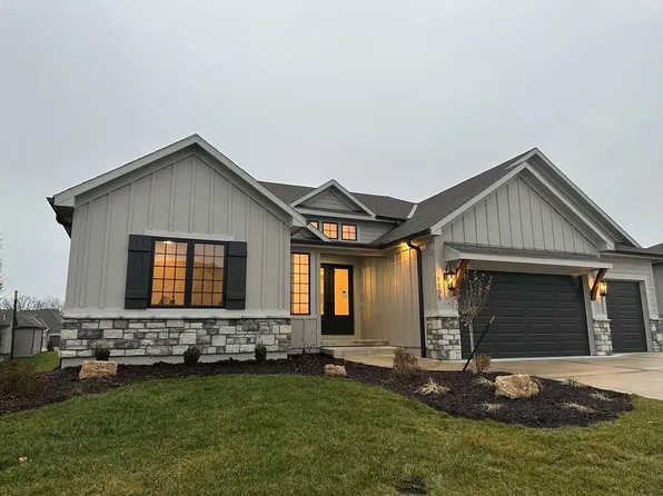 1105 Hummingbird Ct, Greenwood, MO 64034