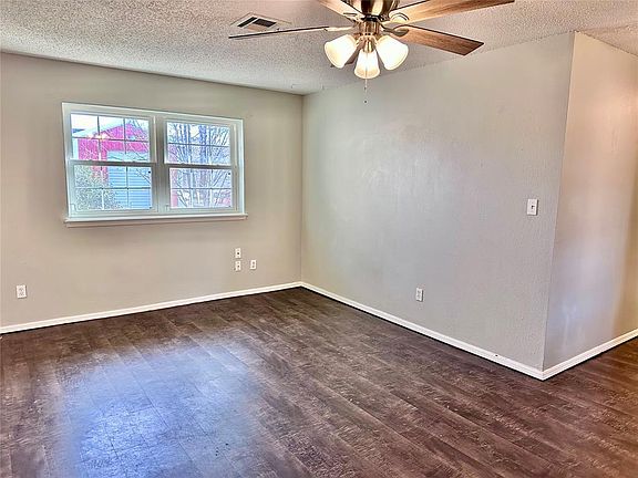 4th image of 916 Eagle Dr