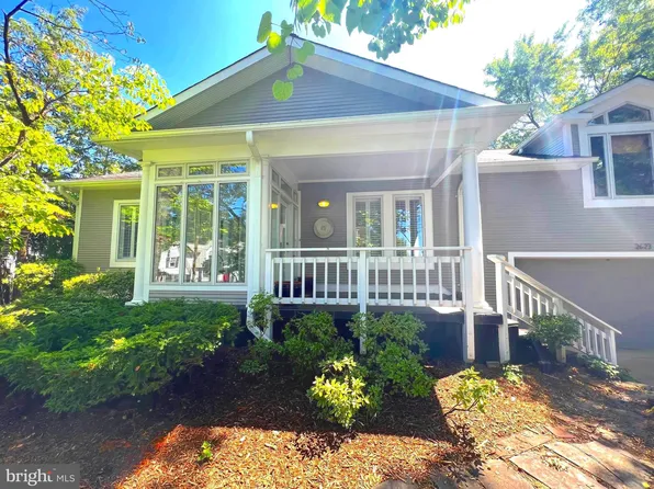 2623 S Lynn St, Arlington, VA 22202