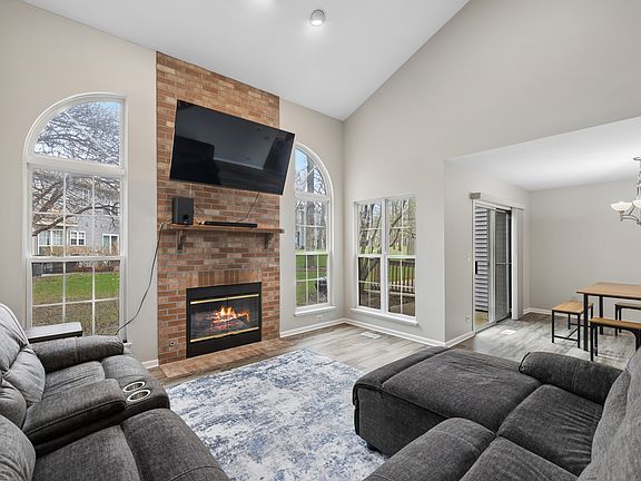3rd image of 713 Bent Ridge Ln