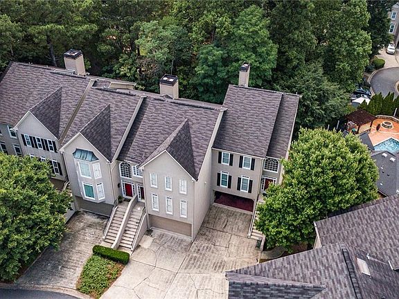 5th image of 2526 Oakwood Way SE