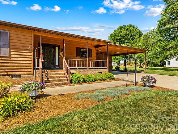 2nd image of 158 Bonnie Ln
