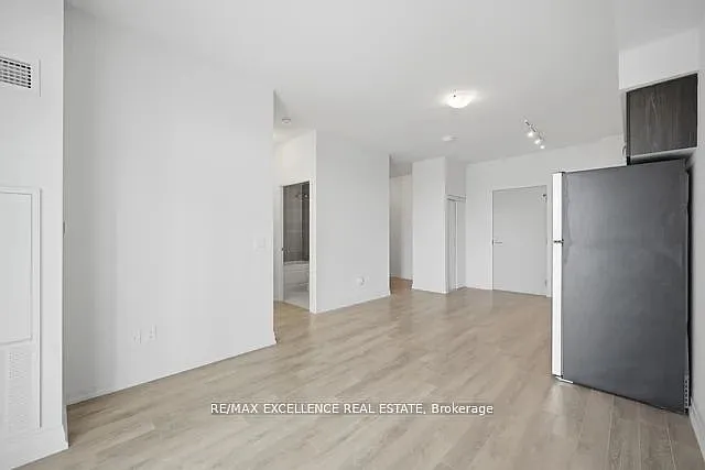 10 Meadowglen Pl #309 — Photo 15