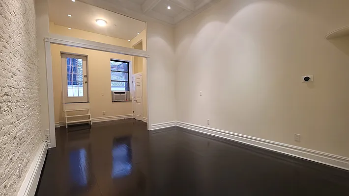 Rented by Julien Aractingi, LREB | media 4