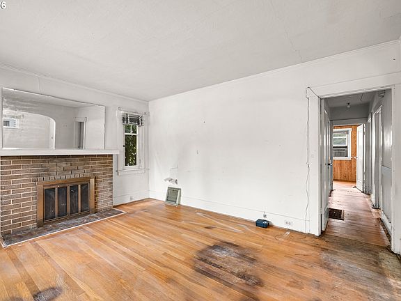 3rd image of 1724 NE 49th Ave