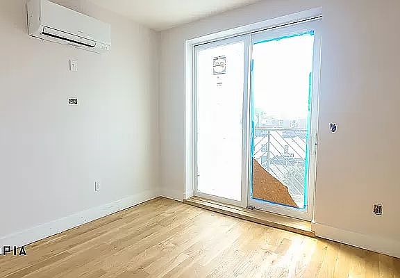 5th image of 415 Manhattan Ave #5D