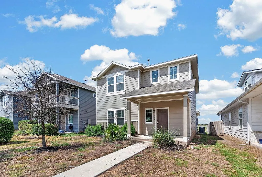 3 bed, 2.5 bath, 1800 sqft, $1,985 — Photo 3