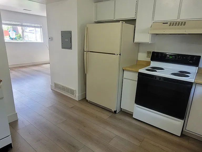 627 N 600 W #10 — Photo 5