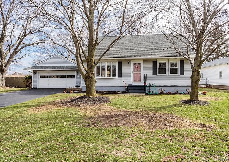 1st image of 8 Bennett Ave