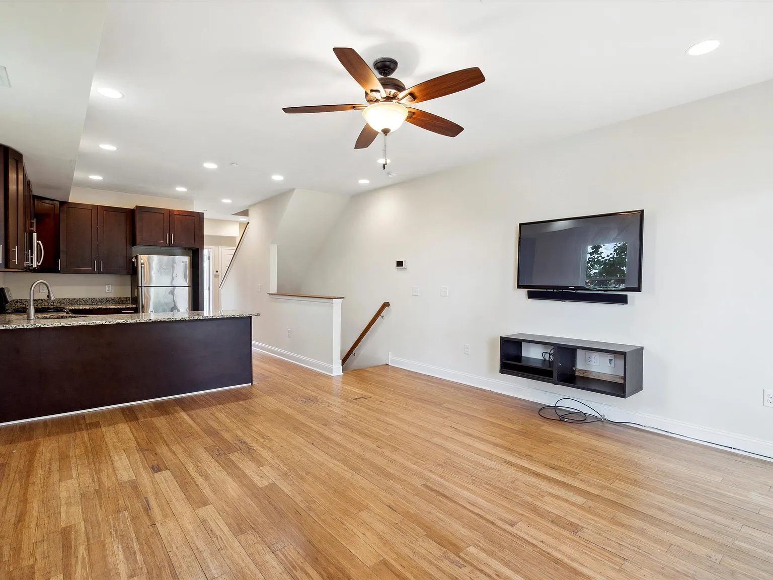 1832 W Montgomery Ave Unit B — Photo 1