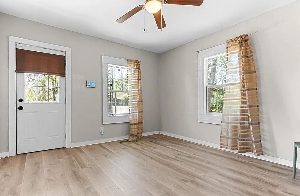 3 bed, 1026 sqft, $1,250 — Photo 1