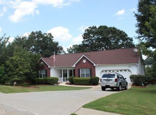 208 Cambridge Dr, Loganville, GA 30052