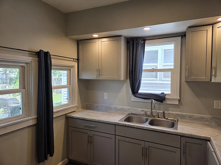 1430 Chestnut St — Photo 2