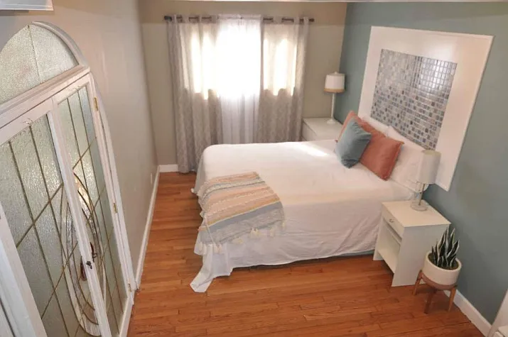 Furnished Short Term Rental Main Floor Suite! — Photo 4