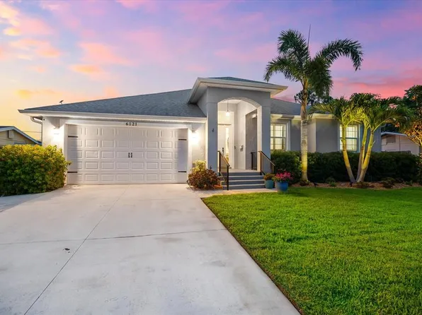 6121 33rd Ave N, Saint Petersburg, FL 33710