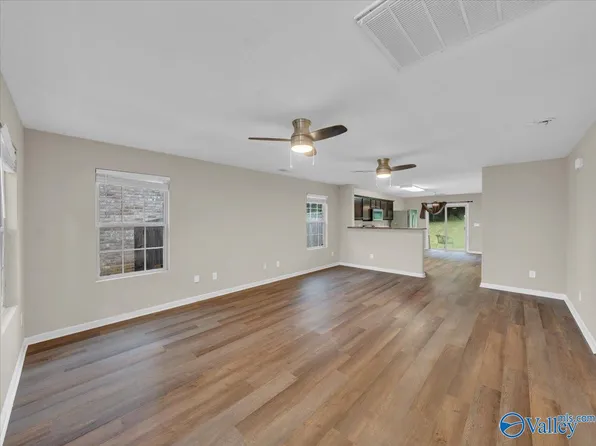 202 Green Garden Dr, Harvest, AL 35749