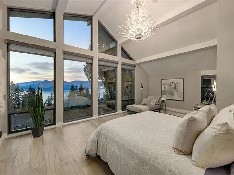 445 Mountain Dr