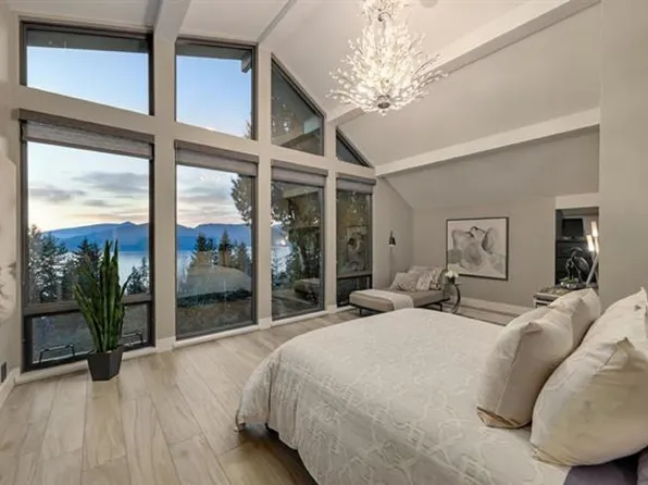 445 Mountain Dr, Lions Bay, BC V0N 2E0