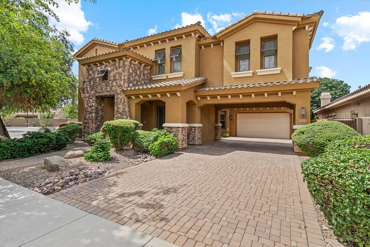 6 bed, 4593 sqft, $8,000 — Photo 3