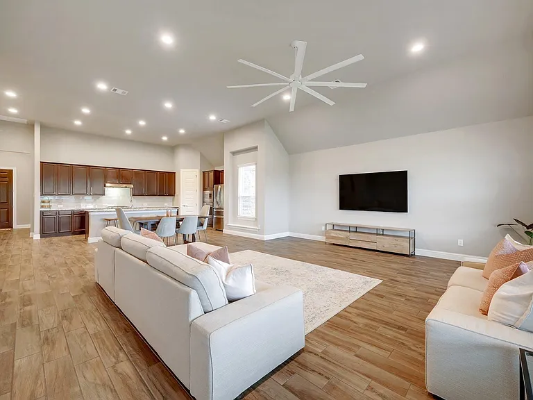 6813 Leonardo Dr — Photo 4