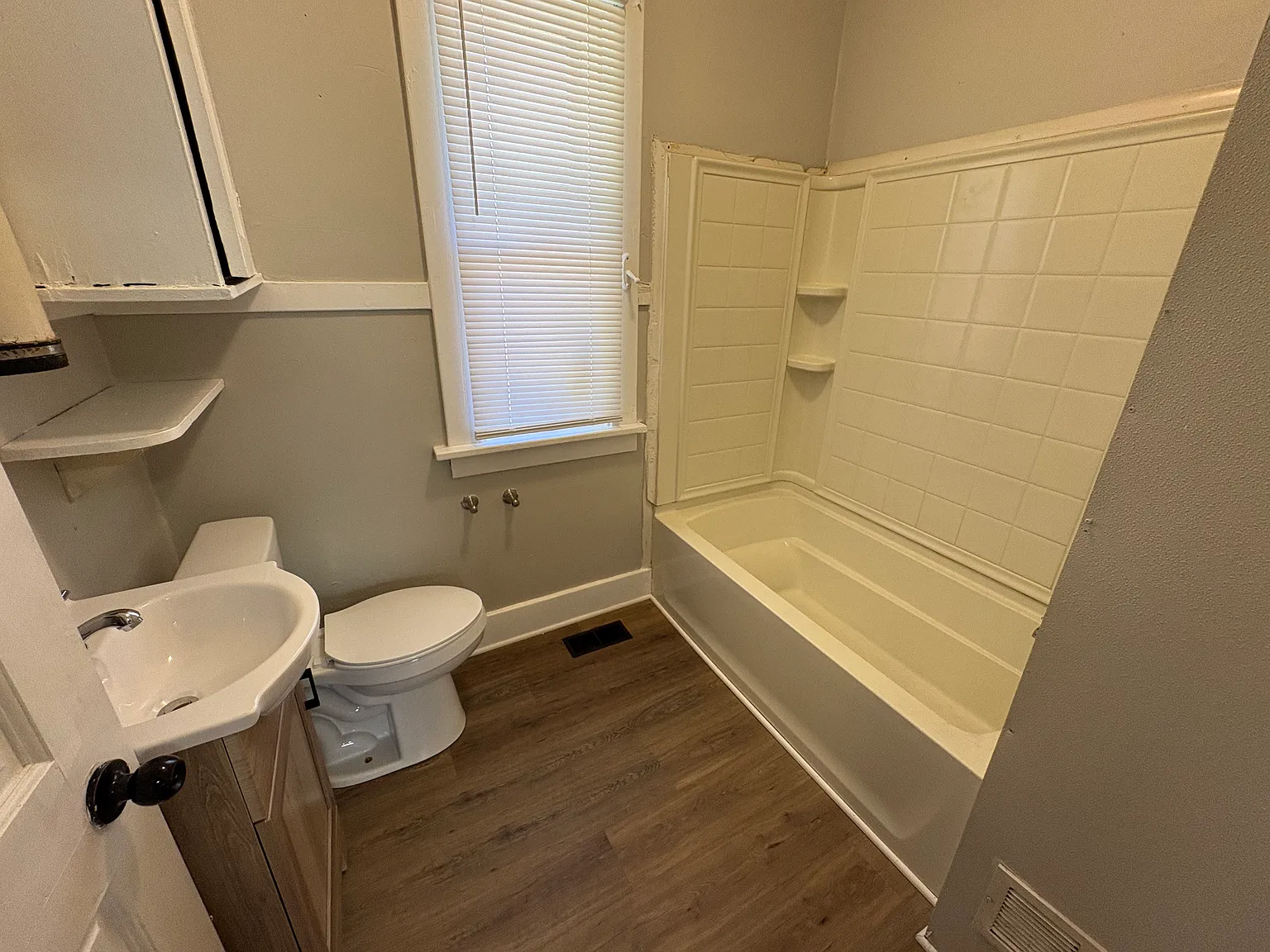 2 bed, 800 sqft, $899 — Photo 3