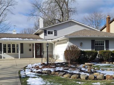 6056 Paisley Dr, North Olmsted, OH, 44070