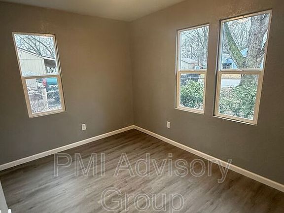 4th image of 2328 SW Eveningside Dr