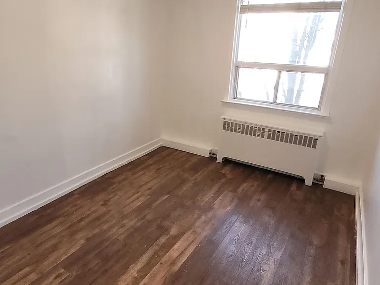 170 Holborne Ave #2 — Photo 9
