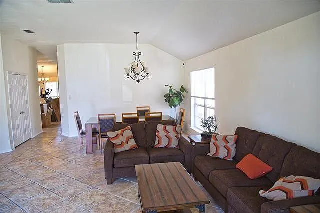 3713 Tulip Tree Dr — Photo 9