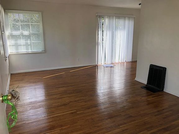 3rd image of 702 Carnelian St #702